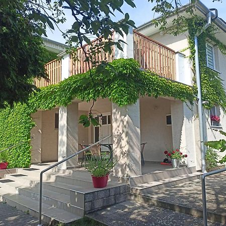 Dom v Záhrade Hotel Podhájska Exterior foto