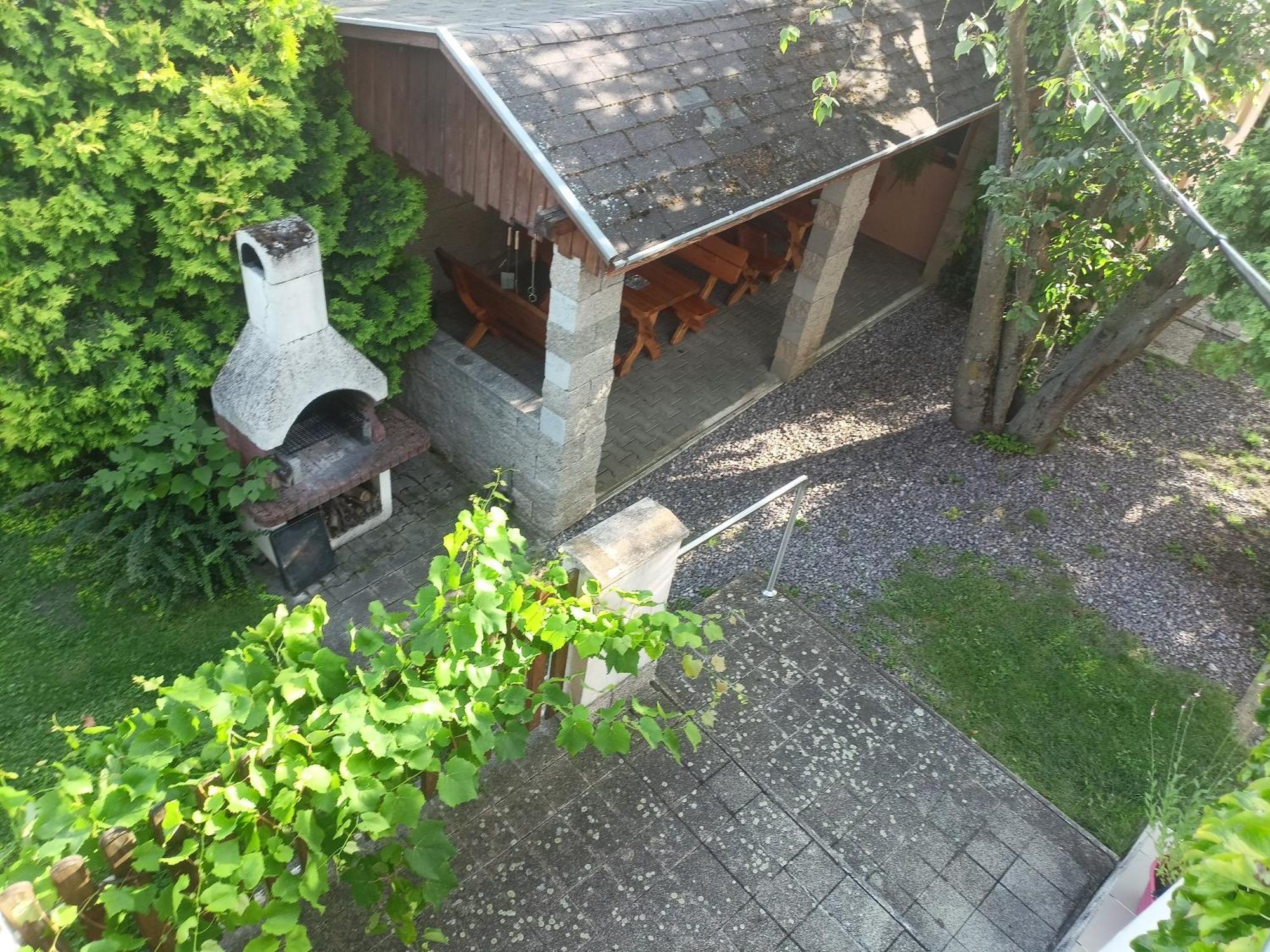Dom v Záhrade Hotel Podhájska Exterior foto